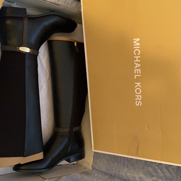 MICHAEL KORS FINLEY BOOT - Picture 4 of 4